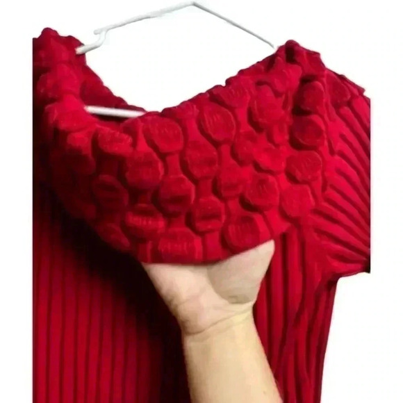 United States Sweaters Off the Shoulders Red Sweater Size Medium - Picture 2 of 8